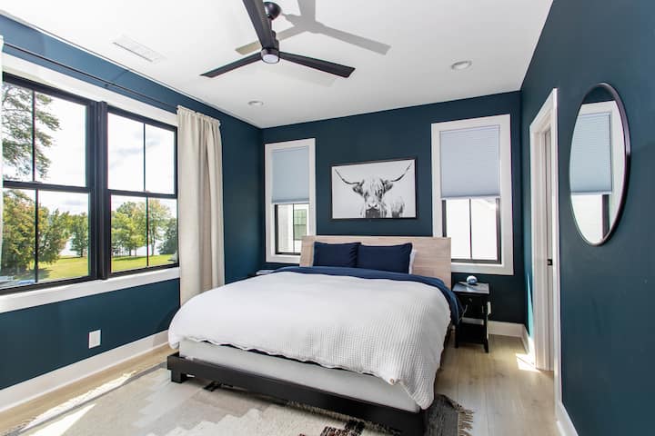 Chambre avec lit King Size à l'étage.