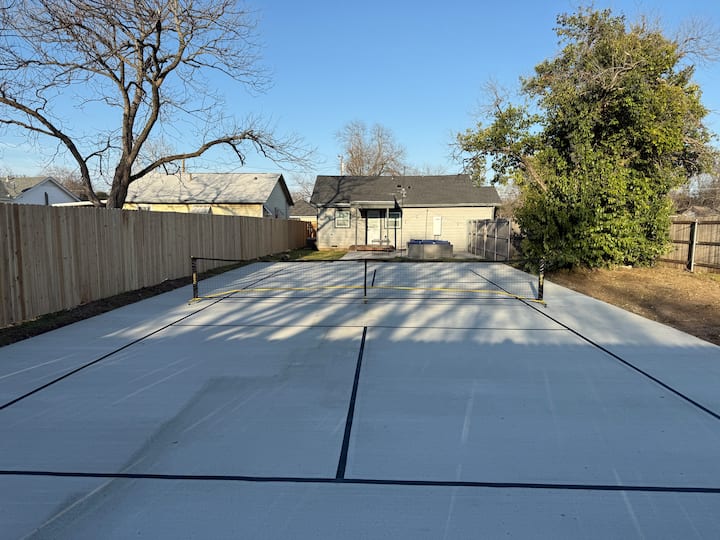 Private Pickleball Court! Lovely 2 Bedroom Home - Waco