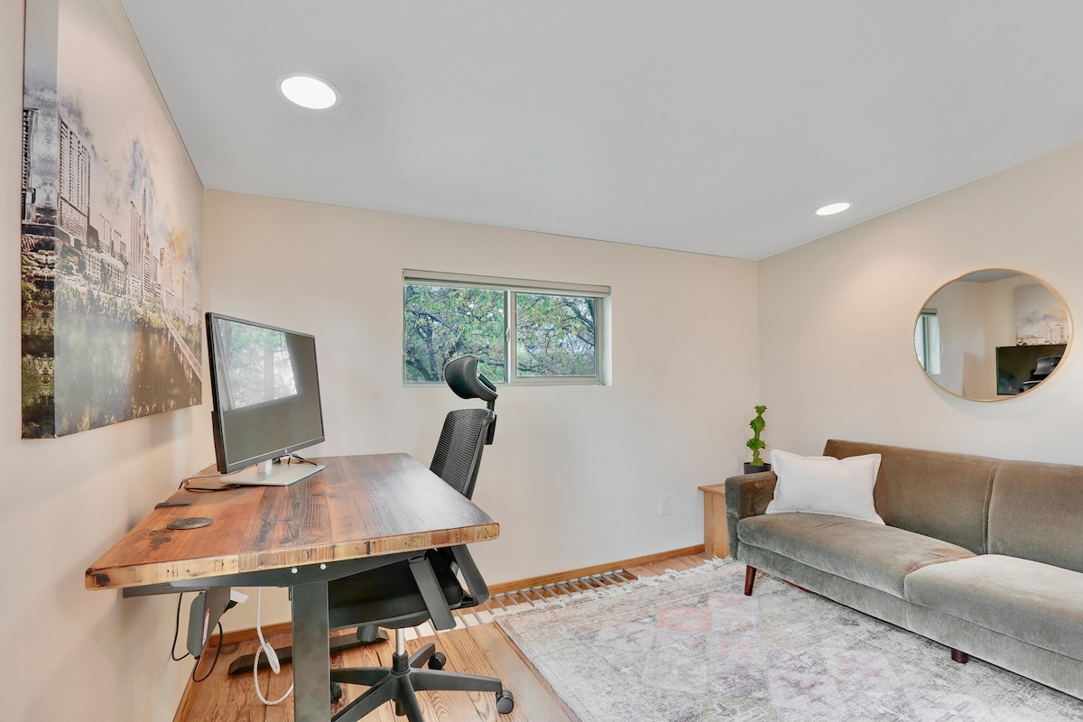 East-Austin Oasis - Peaceful & Centrally Located