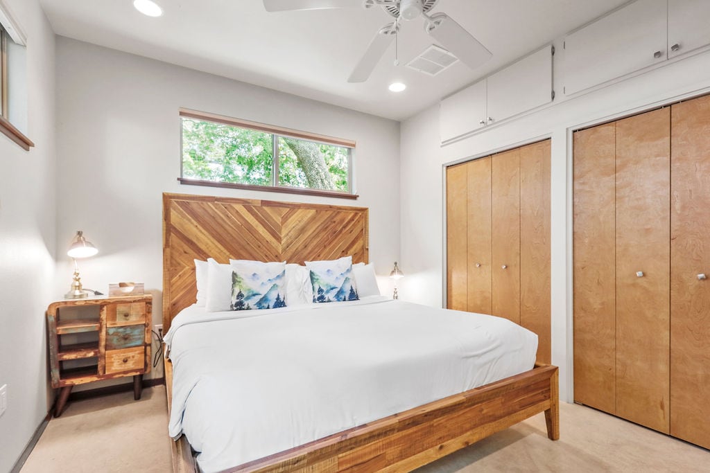 East-Austin Oasis - Peaceful & Centrally Located