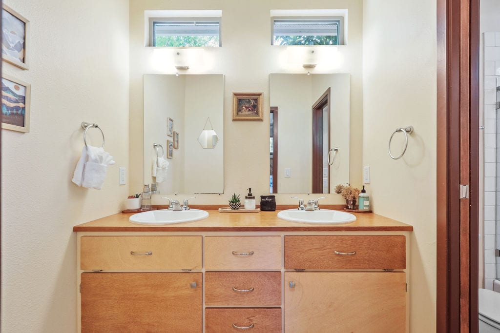 East-Austin Oasis - Peaceful & Centrally Located