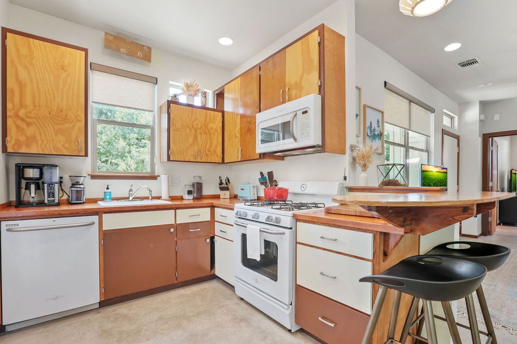 East-Austin Oasis - Peaceful & Centrally Located