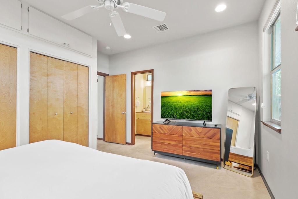 East-Austin Oasis - Peaceful & Centrally Located