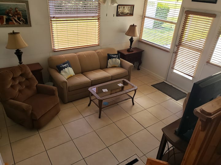 Entire Home With Backyard Tiki Bar On The Water - Okeechobee, FL