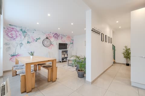 Cozy Cottage 3 bedrooms 2 bathrooms, 7 min. Disneyland!