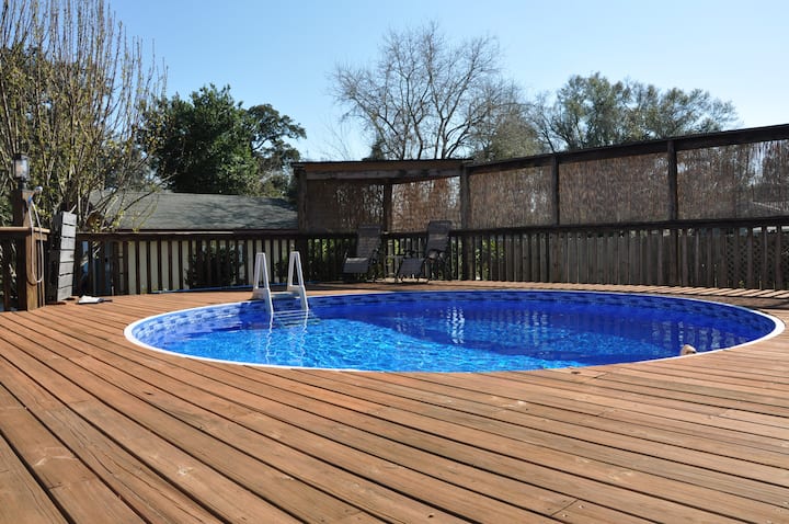 Beautiful 1-bedroom Cottage With Pool - Pensacola, FL