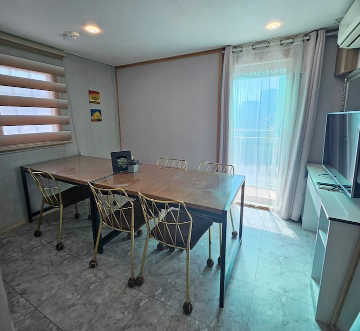 J Honor 2 명동역 5분 3rooms/3bath /Living Room(2f) - 명동