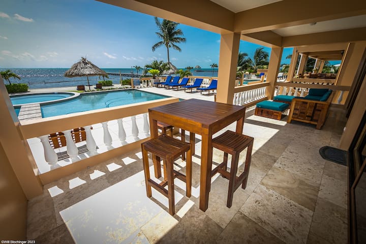 Pool & Beach Walkout Suite – Casa Del Sol Naciente