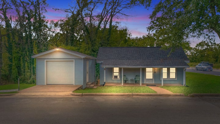 Boat Parking Shore Power Dog-friendly Cottage - Muscle Shoals, AL
