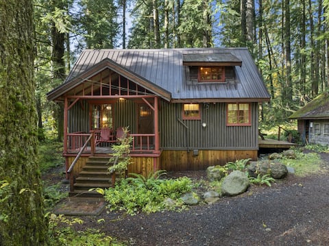 Historic Steiner log cabin on Mt Hood