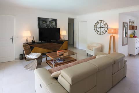 Successful Airbnb property: VILLA - 6 Pers - 950 m from beach - Private pool. in Cavalaire Sur Mer