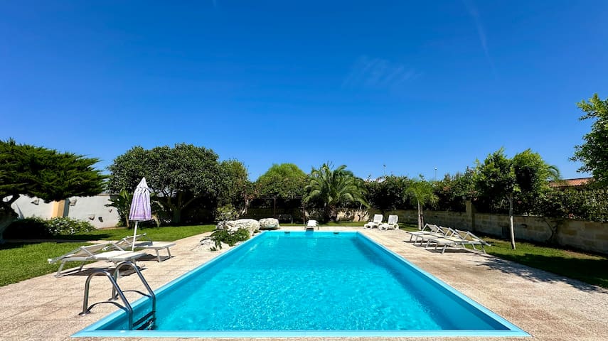 “La Chiesura”tre appartamenti in villa con piscina