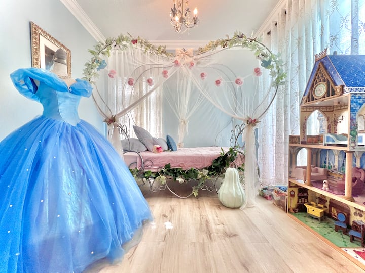 Cinderella's Suite Carriage Room (twin sleeps 1; barn-style doors can divide rooms from within King Suite) is loaded with toys!  A big Disney Barbie dreamhouse with Barbie Princesses and Princes will keep their imaginations for hours of fun!