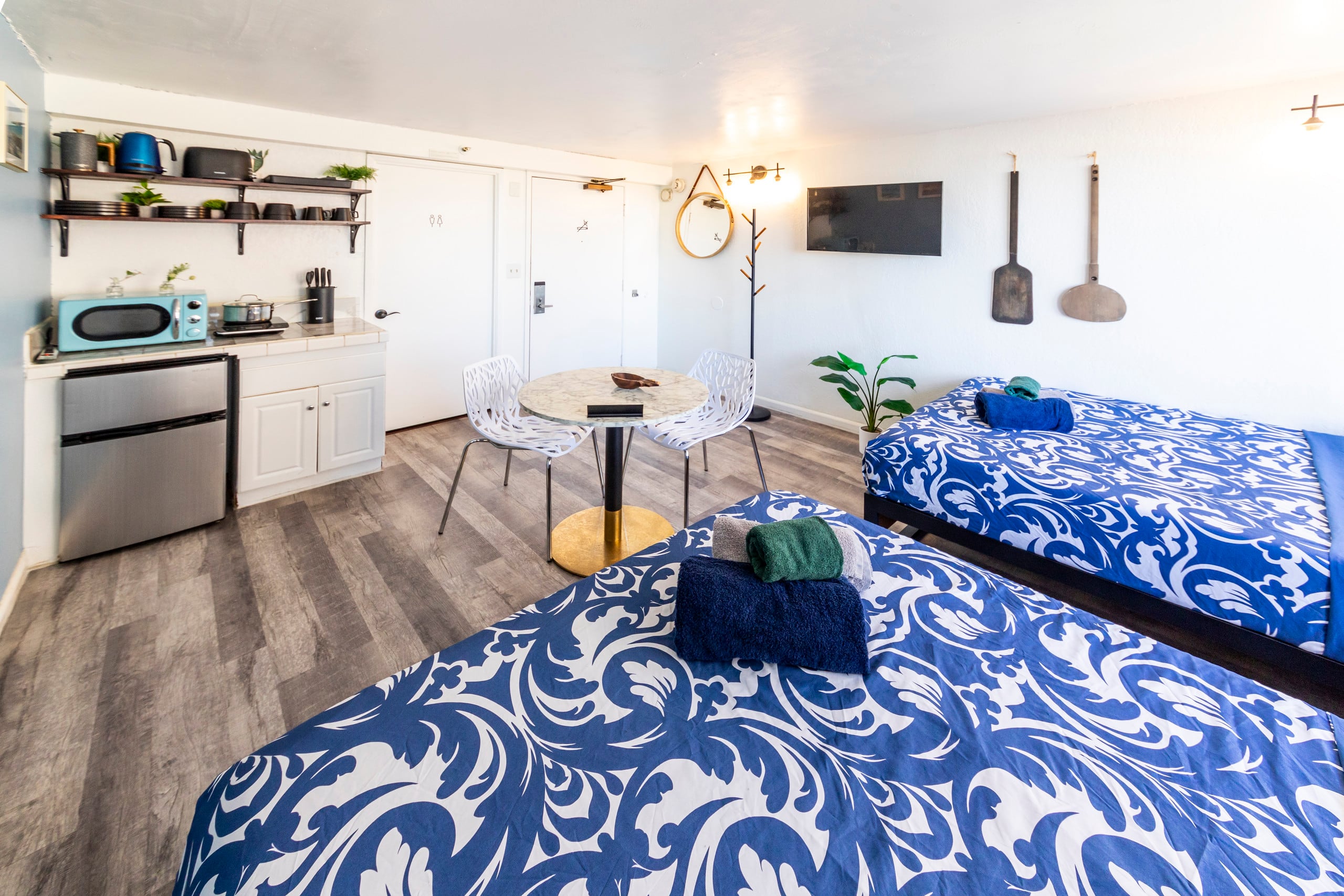 Condo in Honolulu · ★4.29 · Studio · 2 beds · 1 bath - Image 13