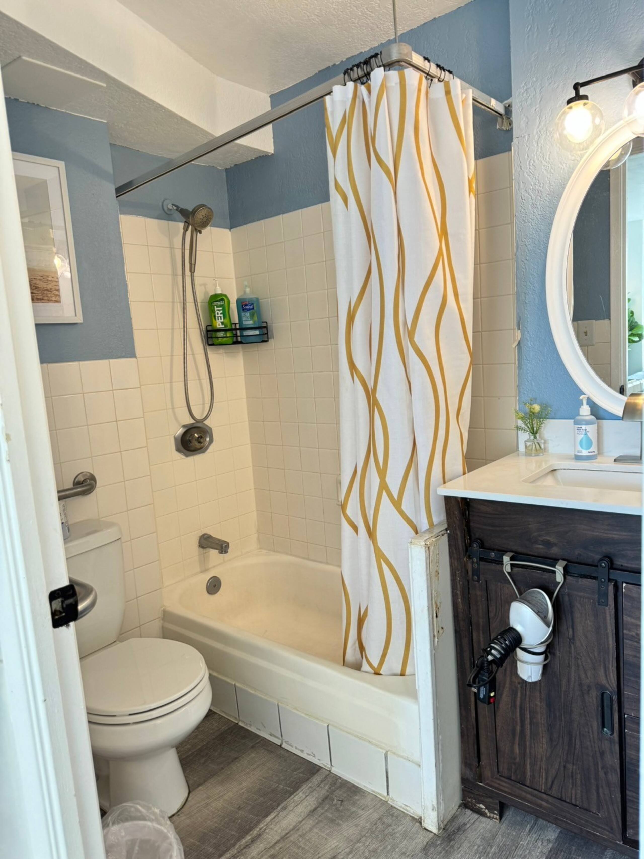 Condo in Honolulu · ★4.29 · Studio · 2 beds · 1 bath - Image 9