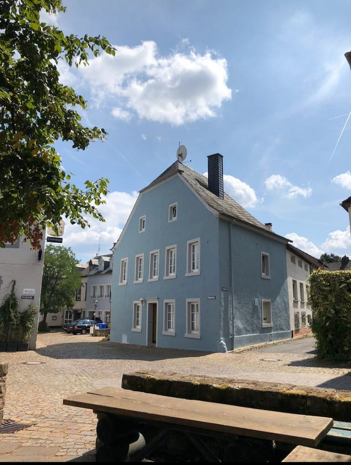*Künstlerhaus Im Mittelalterlichen Dudeldorf* - Malberg