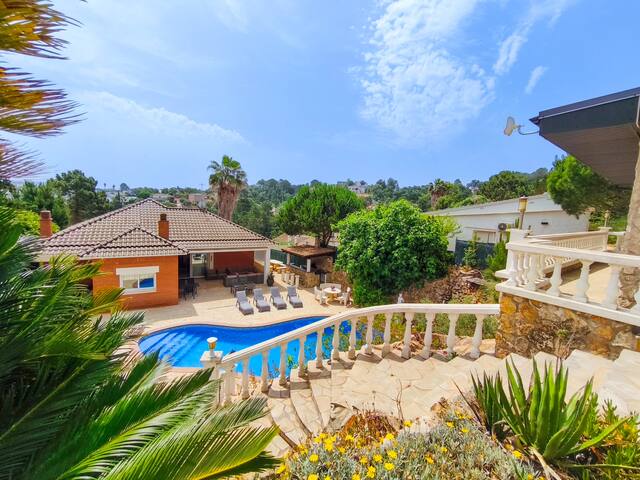 Prachtige familievilla 1400m2(10p.), privé zwembad gallery image 2