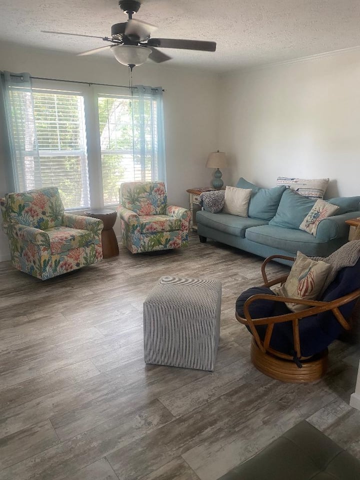 Carter Cottage 3 Br, 2 Ba Beach Retreat W/ Wifi - Cedar Point, NC