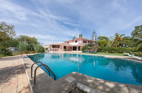 Popular Airbnb listing: Casa do Casal - V5 with pool Altura in Altura