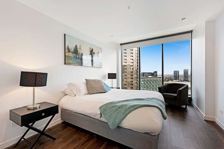 Corporate Keys Furnished Apartment & Serviced Accommodation managed Airbnb listing 3
