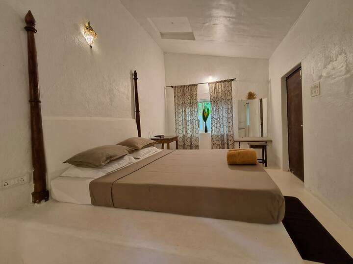 Bedroom 1 image 2