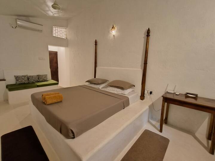 Bedroom 1 image 4