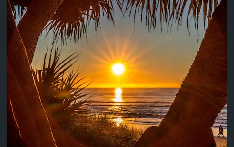 20 Steps, Beachfront Home! Stunning & Stylish