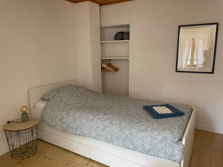 Schlafzimmer 1