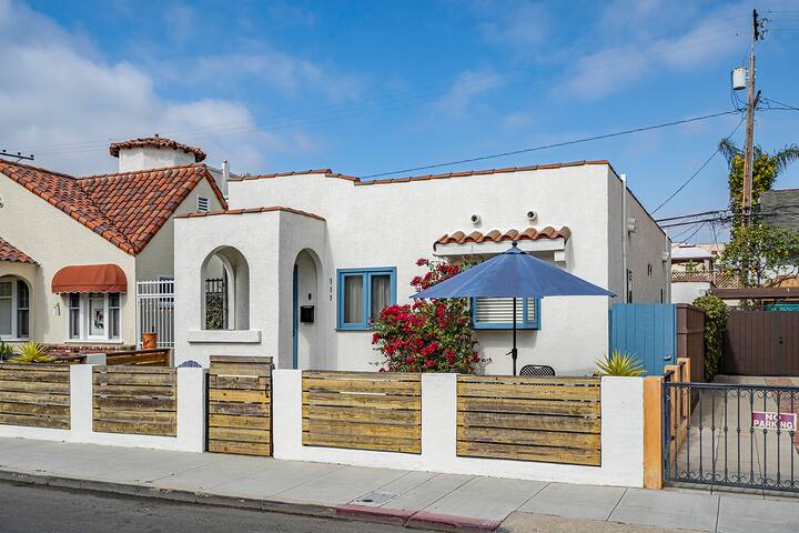 Belmont Shore Bungalow with Private Backyard