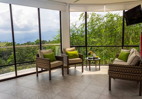 Top Airbnb: Country house & private jacuzzi in the mountains. in Carmen De Apicala