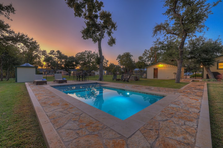 Dtown Drippin With New Pool! - Dripping Springs, TX