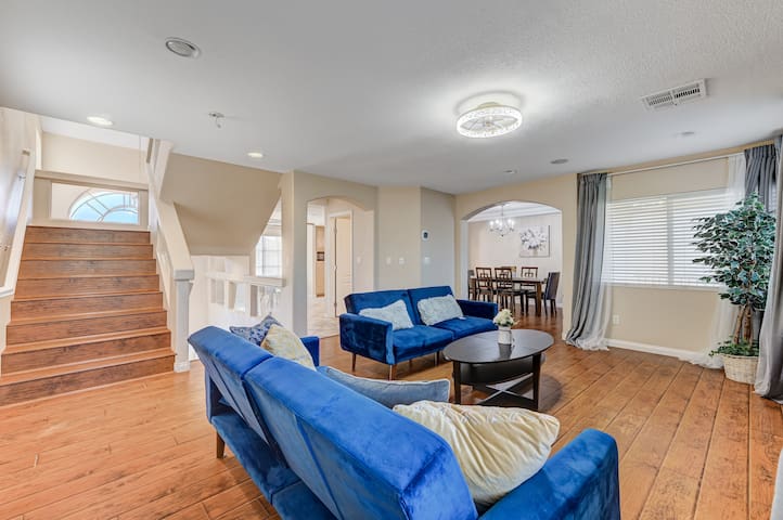 comfortable house/3 storynear airportcasino outlet gallery image 5