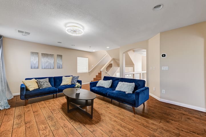 comfortable house/3 storynear airportcasino outlet gallery image 2