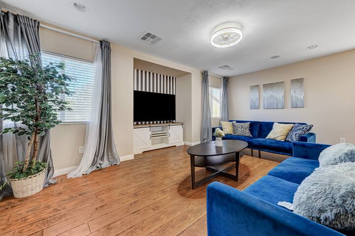 comfortable house/3 storynear airportcasino outlet gallery image 4