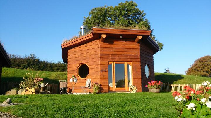Saffir Luxury Eco Lodge, Log Fired Bath & Views - Aberaeron