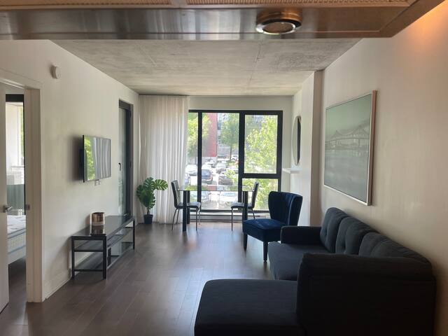 Modern 1-Bedroom Gem in Old Montreal VIP Amenities gallery image 5