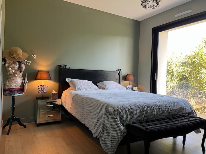 Chambre RDC
Lit double 160cm