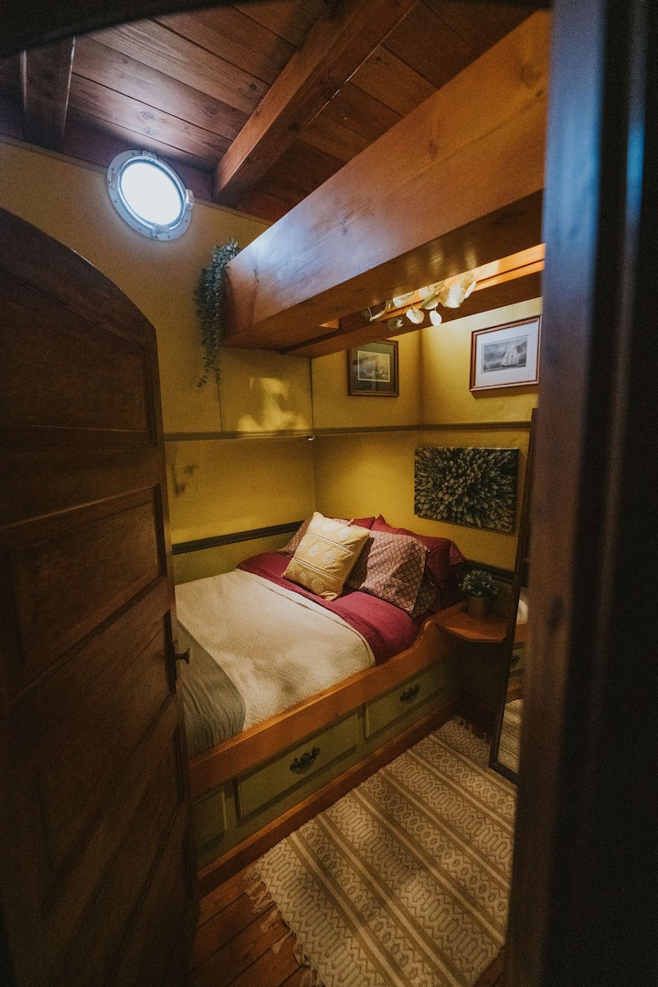 The Kelp stateroom 