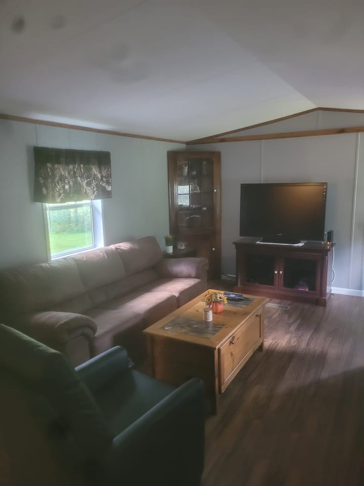Spacious 3 Bedroom Home With A Large Great Room. - New York