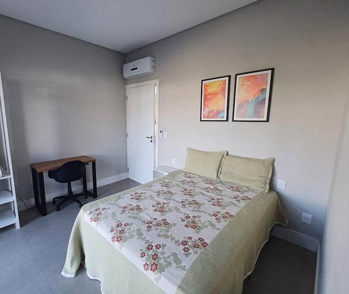 Apartman na donjem katu s bračnim krevetom i klima-uređajem