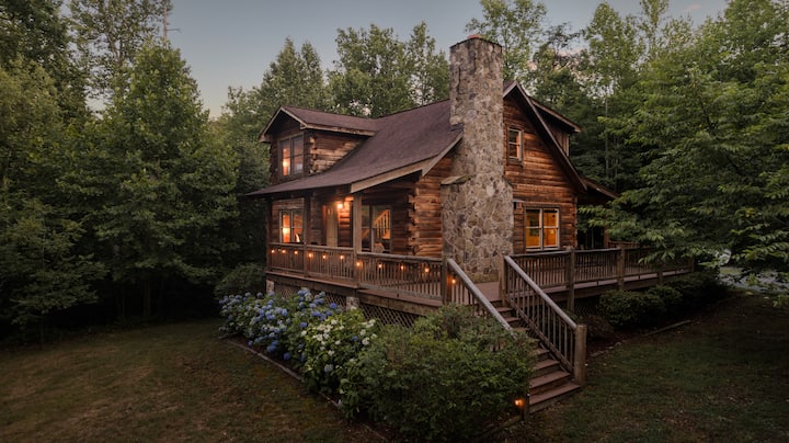 Shenandoah Log Cabin *Hot Tub* *Indoor Fireplace* - Virginia