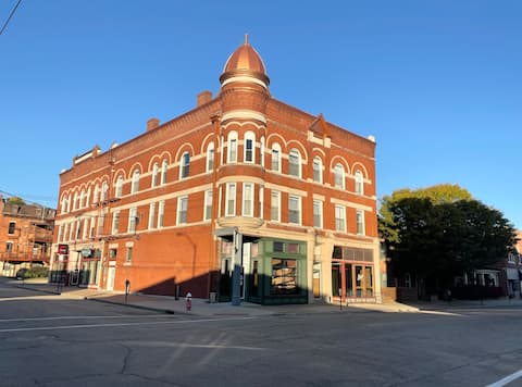 115#202 / Charming Downtown Dubuque Apartment