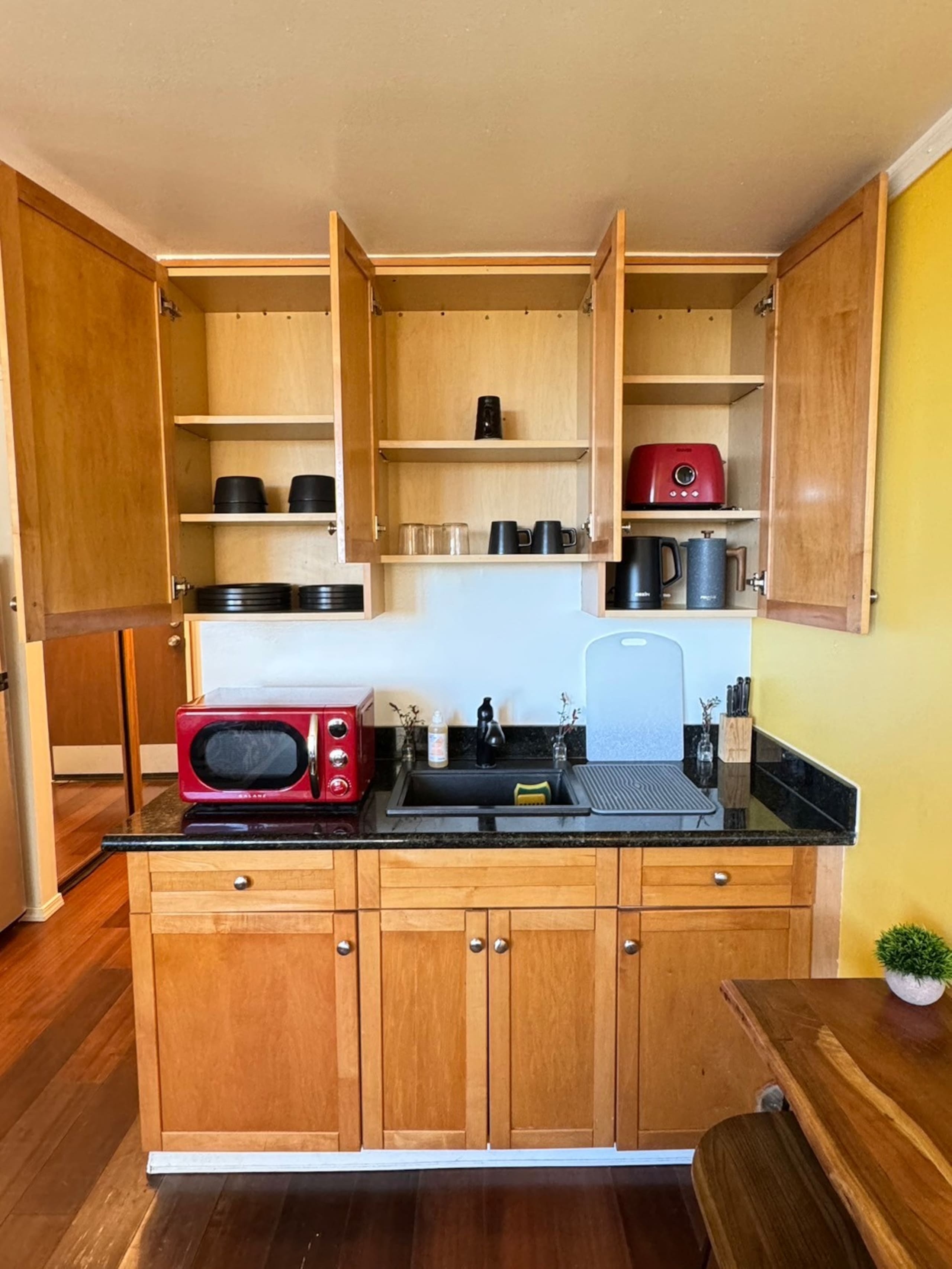 Condo in Honolulu · ★4.78 · 1 bedroom · 2 beds · 1 private bath - Image 21