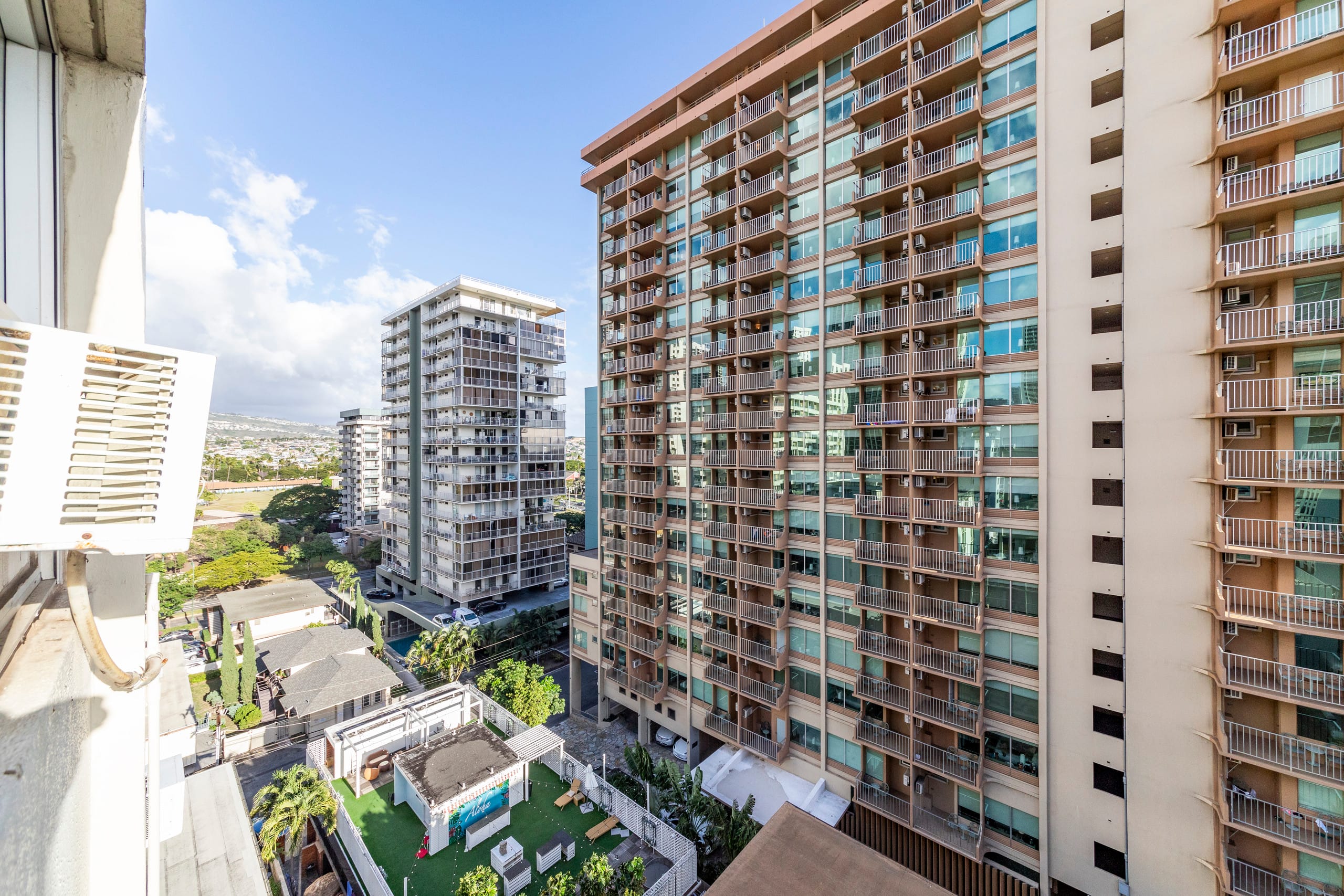 Condo in Honolulu · ★4.78 · 1 bedroom · 2 beds · 1 private bath - Image 27