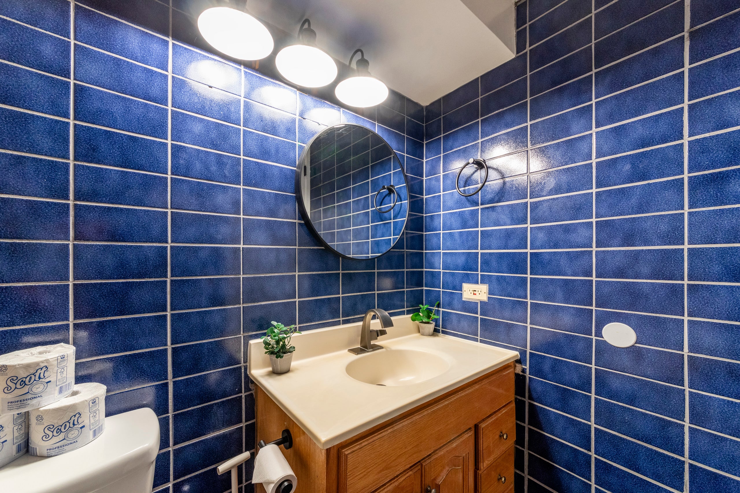 Condo in Honolulu · ★4.78 · 1 bedroom · 2 beds · 1 private bath - Image 4