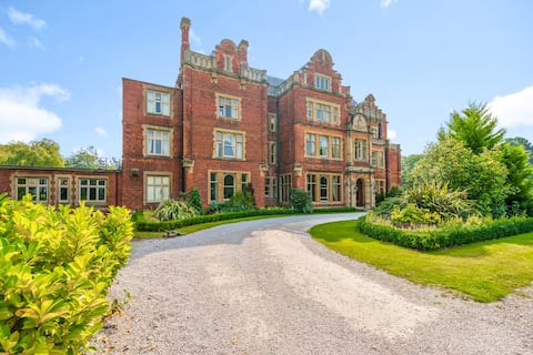 Rossington Hall, Yorkshire (50 guests)