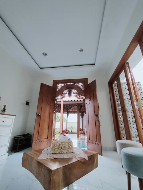 Griyo Kulo Lembang (family villa )