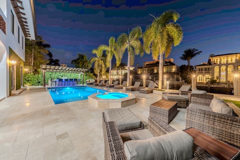 Tropical Waterfront 7 Bedroom House in Seven Isles