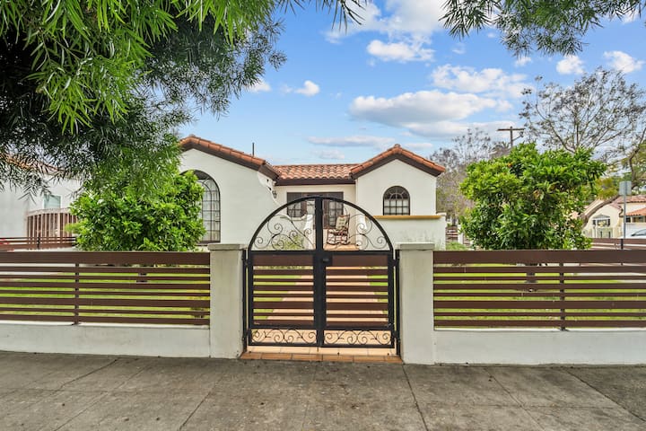 Bright, “Spanish style” 2-bedroom house + big yard