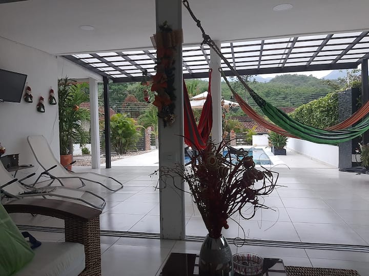 Casa En Melgar Con Piscina Privada, Zona De Bbq, - Melgar